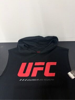 UFC Black Sleeveless Hoodie with Bright Red Logo Men’s Size XL NEW WITH TAGS